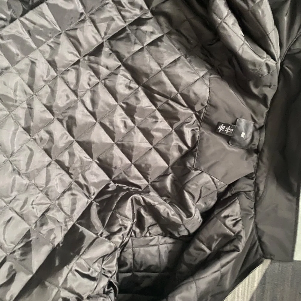 Suit - Picture 2 of 5